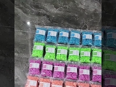 Superfície luminosa de quartzo dos seixos do jardim do aquário decorativo amarelo