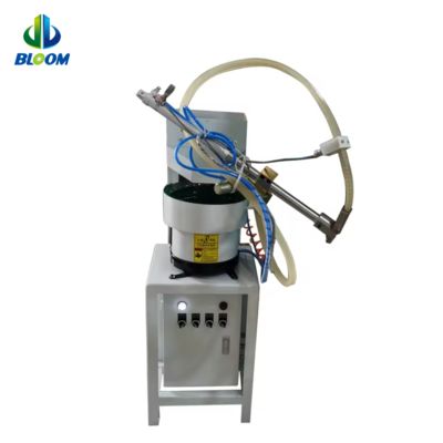 Qualidade  Automatic Nut Feeder for Spot Welding with M5-M12 Compatibility 220V/50Hz Power and 0.5MPa Air Source fábrica