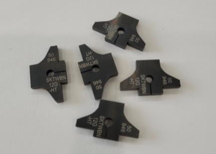 A precisão utiliza ferramentas lâminas de cortador para todos os tipos de elétrodos e a máquina faz
