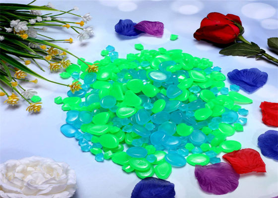 Vista - os seixos luminosos resistentes incandescem pedras para o jardim
