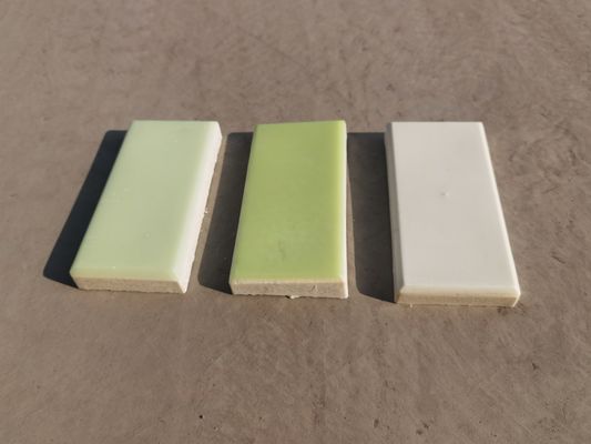 Fulgor da resina na telha escura para a decoração da casa