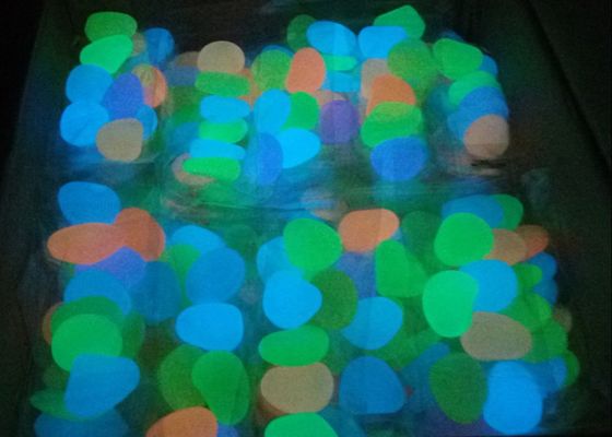 pedra plástica luminescente do esmalte de 3mm para o caminho da paisagem